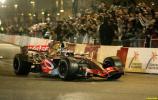 Команда McLaren сменила имидж прямо на улицах Валенсии (фото)