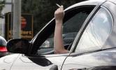 В Германии могут запретить курить за рулем