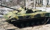 В Рязани боевая машина десанта раздавила гусеницами «Ладу»