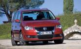 Новый VW Touran паркуется самостоятельно