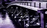 Водитель похитил 5-метровый мост
