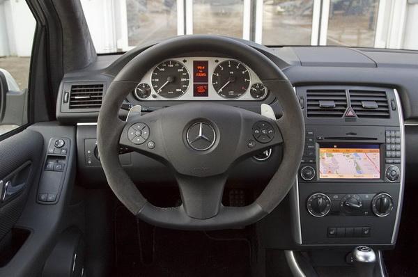 Заднеприводный 400-сильный Mercedes B-Class